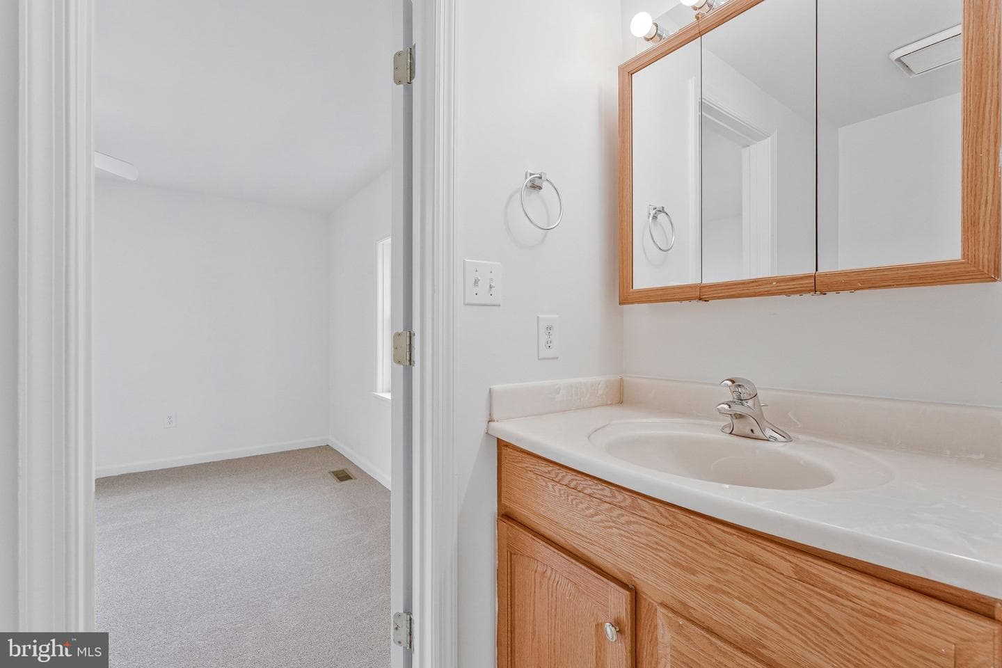 306 N Buckmarsh Street photo 17
