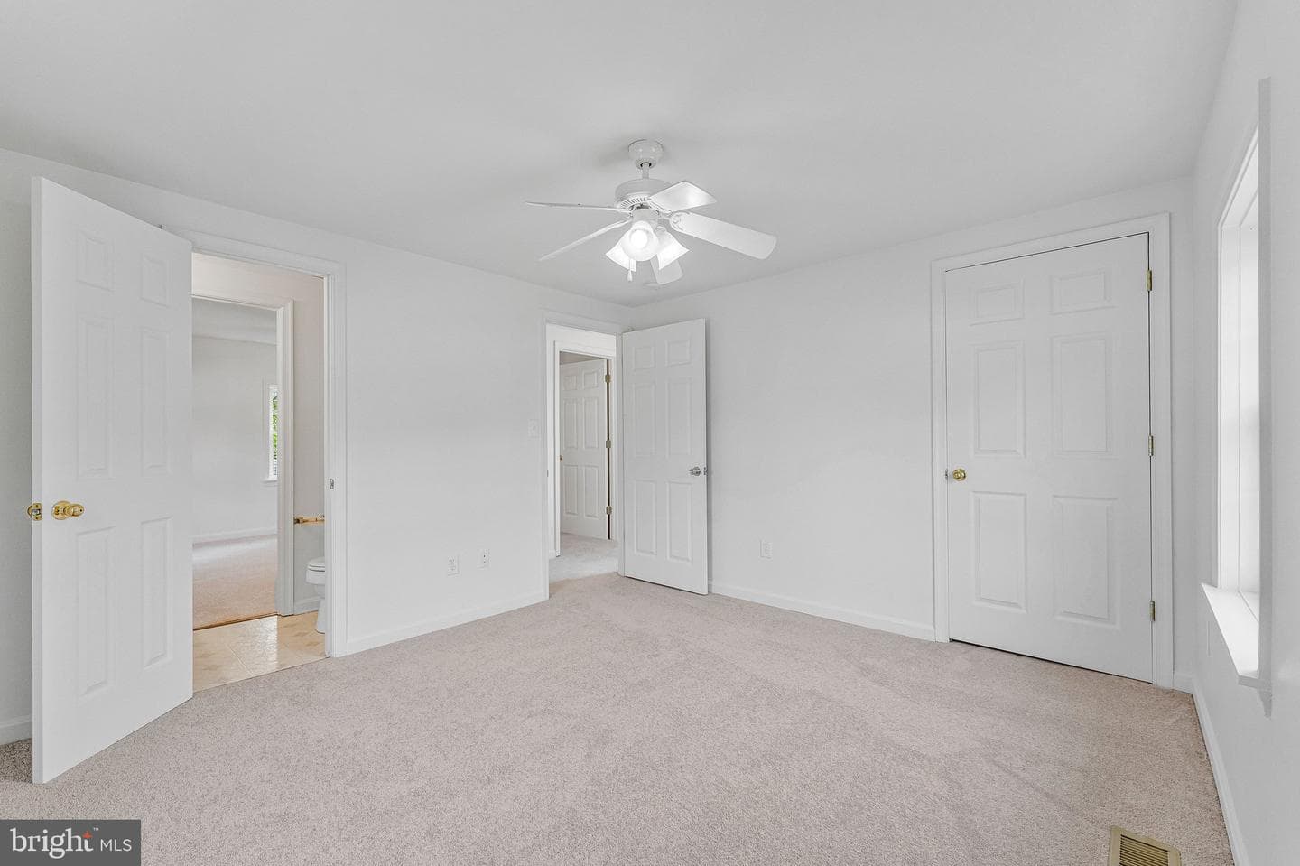 306 N Buckmarsh Street photo 18