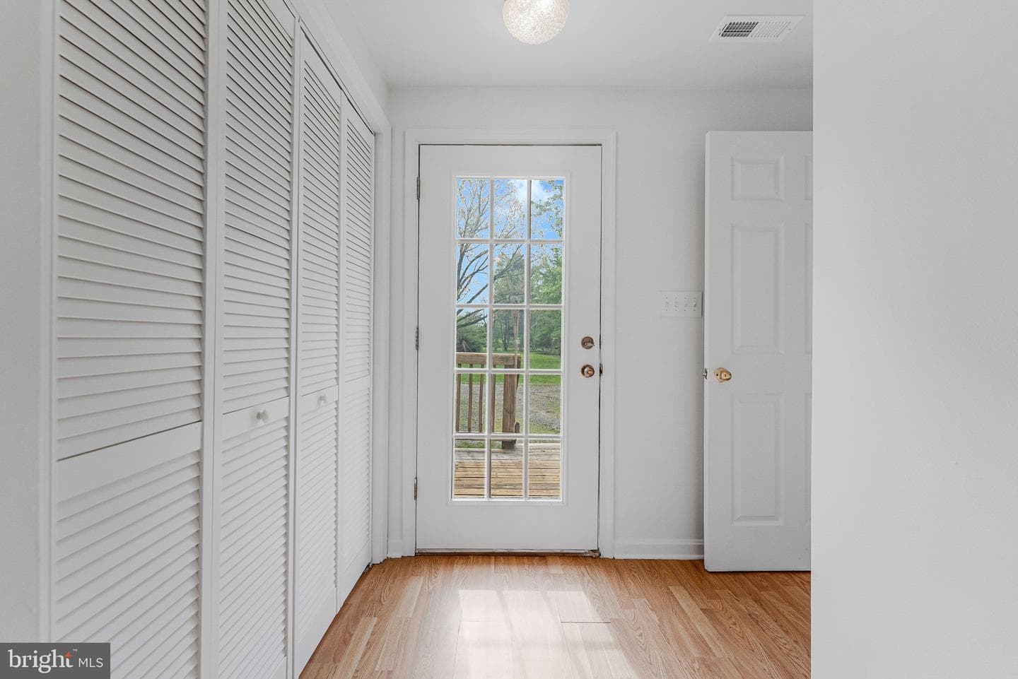 306 N Buckmarsh Street photo 23