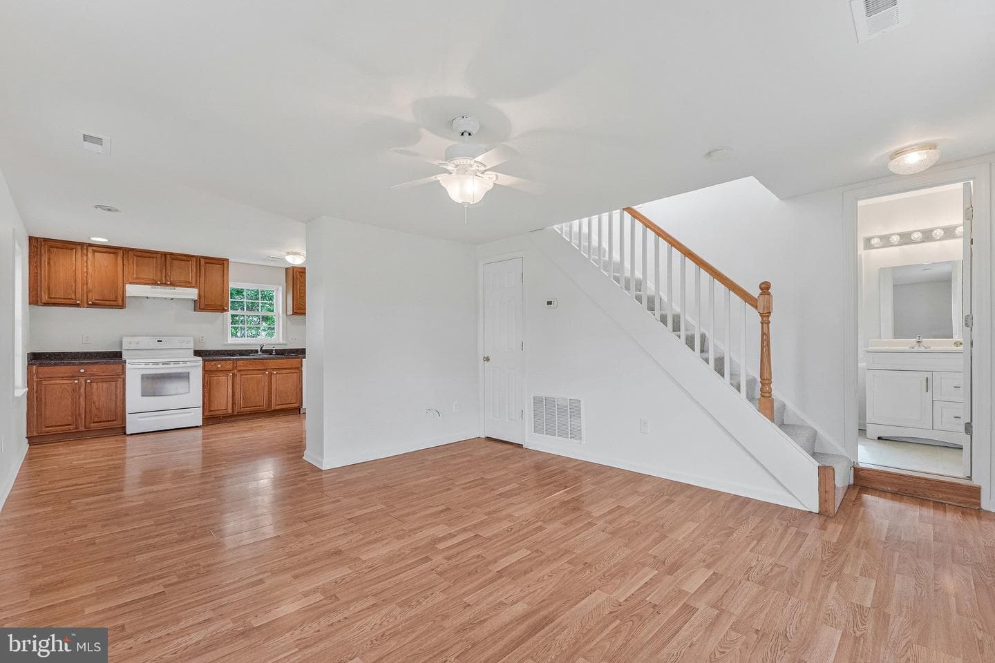 306 N Buckmarsh Street photo 7