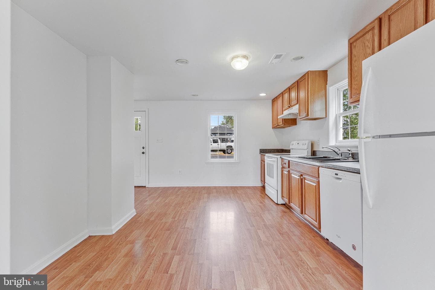306 N Buckmarsh Street photo 9