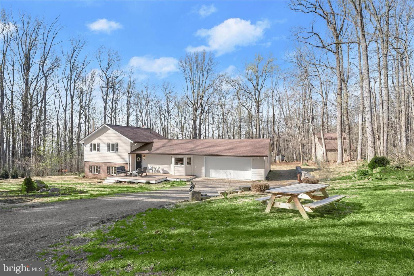 320 Barker Lane photo 4