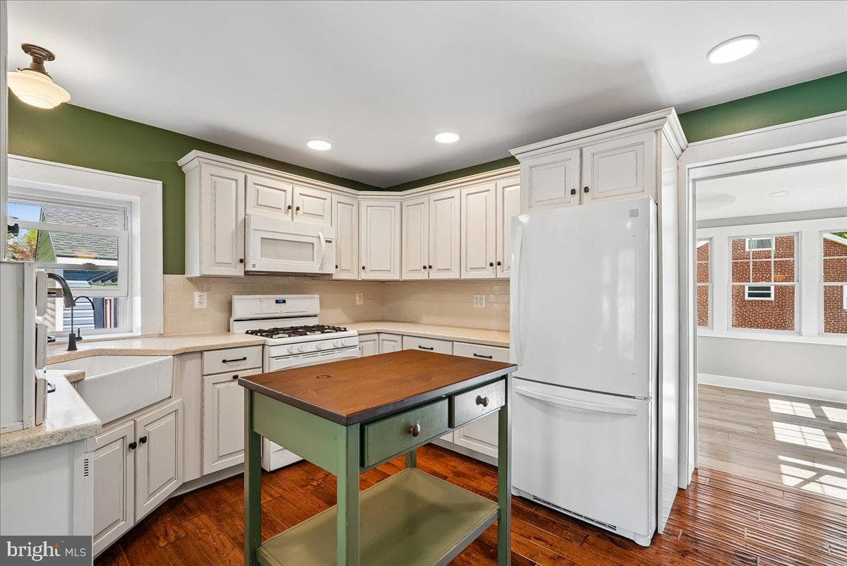 209 Rice Street photo 19