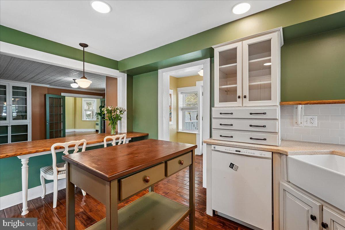 209 Rice Street photo 23