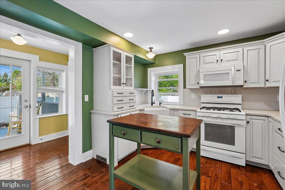 209 Rice Street photo 24