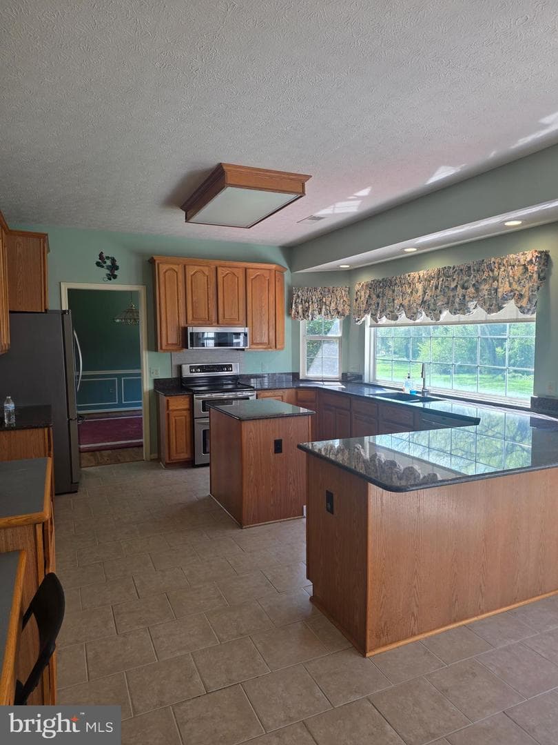 300 Archer Court photo 5