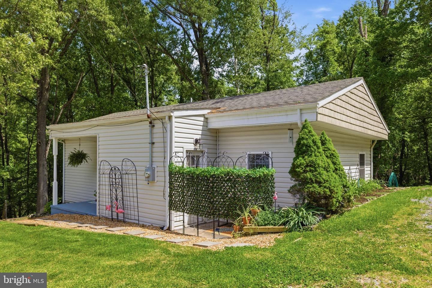 350 Evergreen Lane, Bluemont