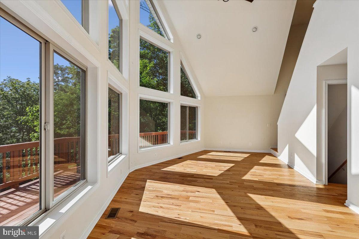 250 Lafayette Lane photo 3