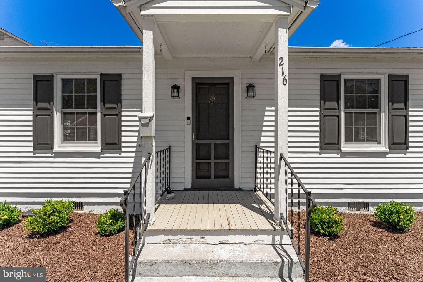 216 Walnut Street, Berryville