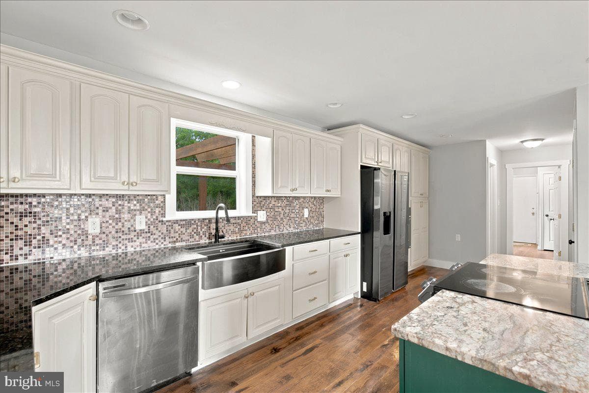 193 Marsh Lane photo 14