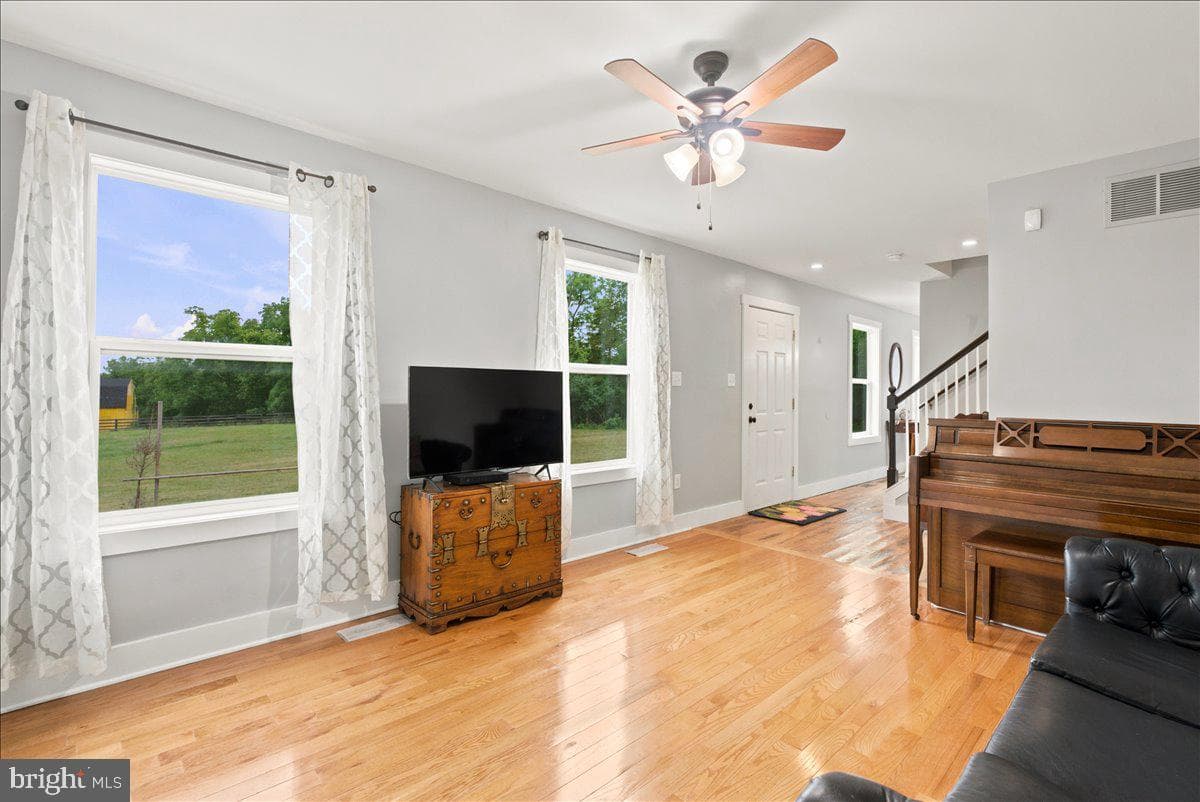 193 Marsh Lane photo 19