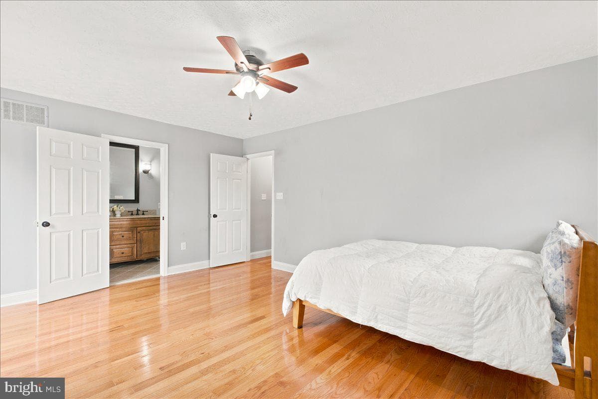 193 Marsh Lane photo 37