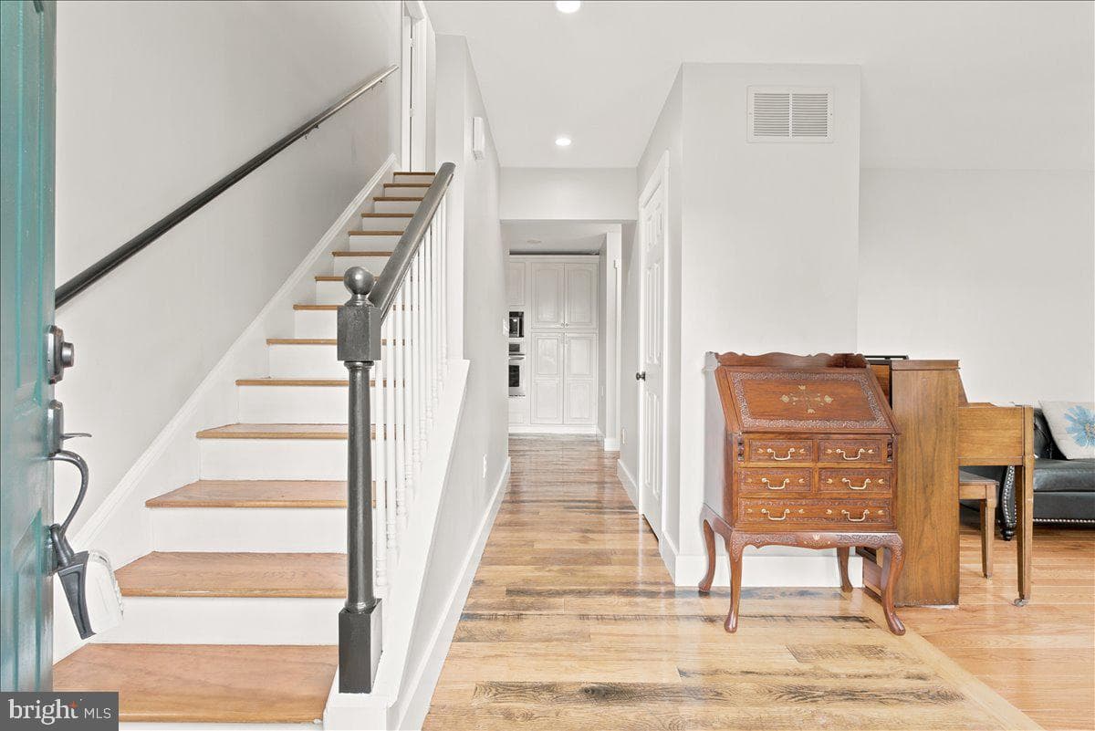 193 Marsh Lane photo 4