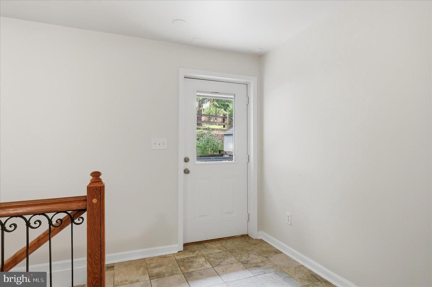 692 Laurel Lane photo 11