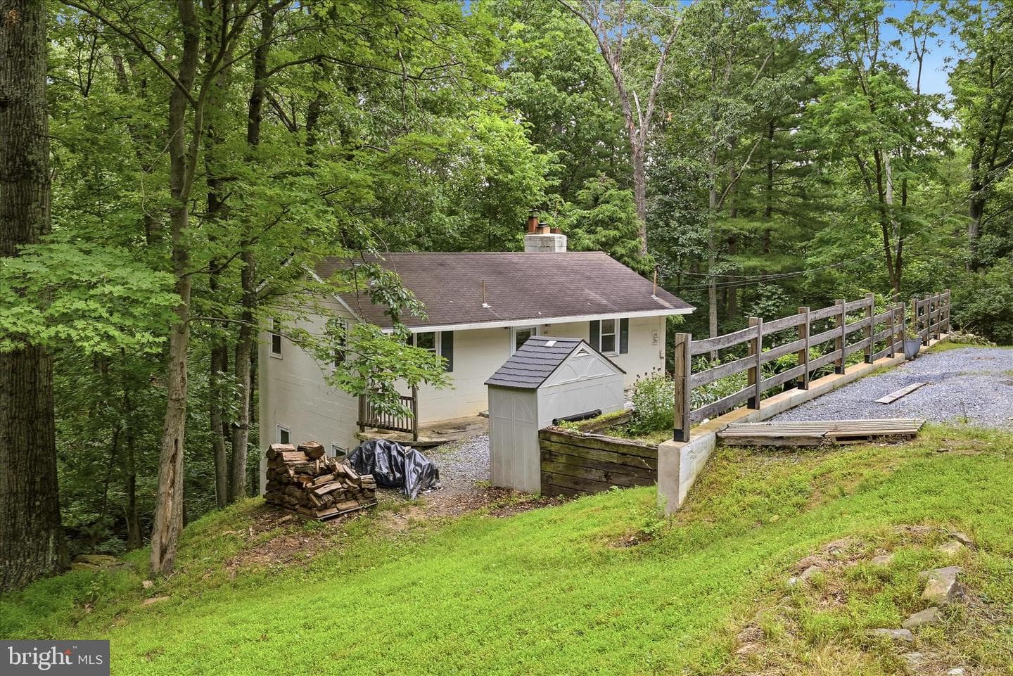 692 Laurel Lane photo 3