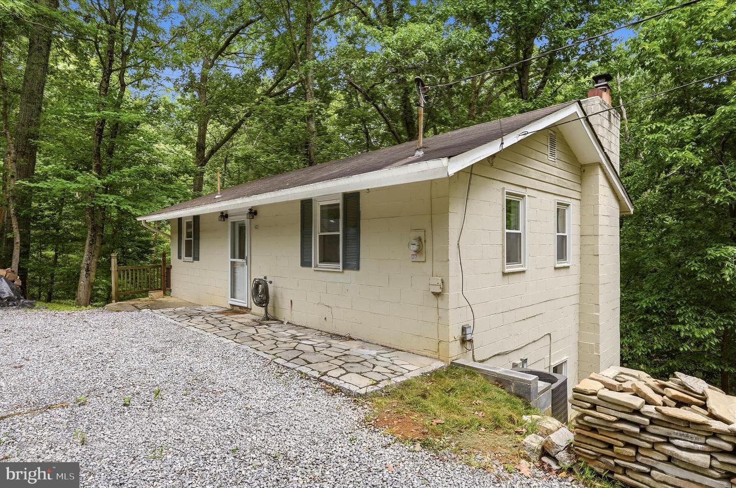 692 Laurel Lane photo 7