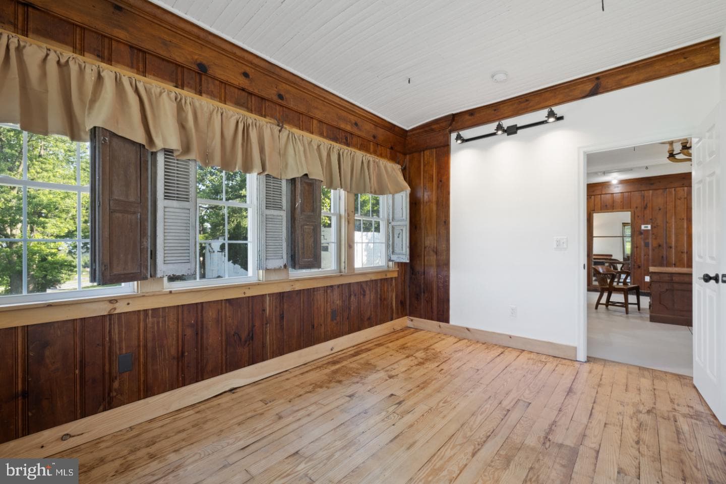 22540 Blue Ridge Mountain Road photo 16