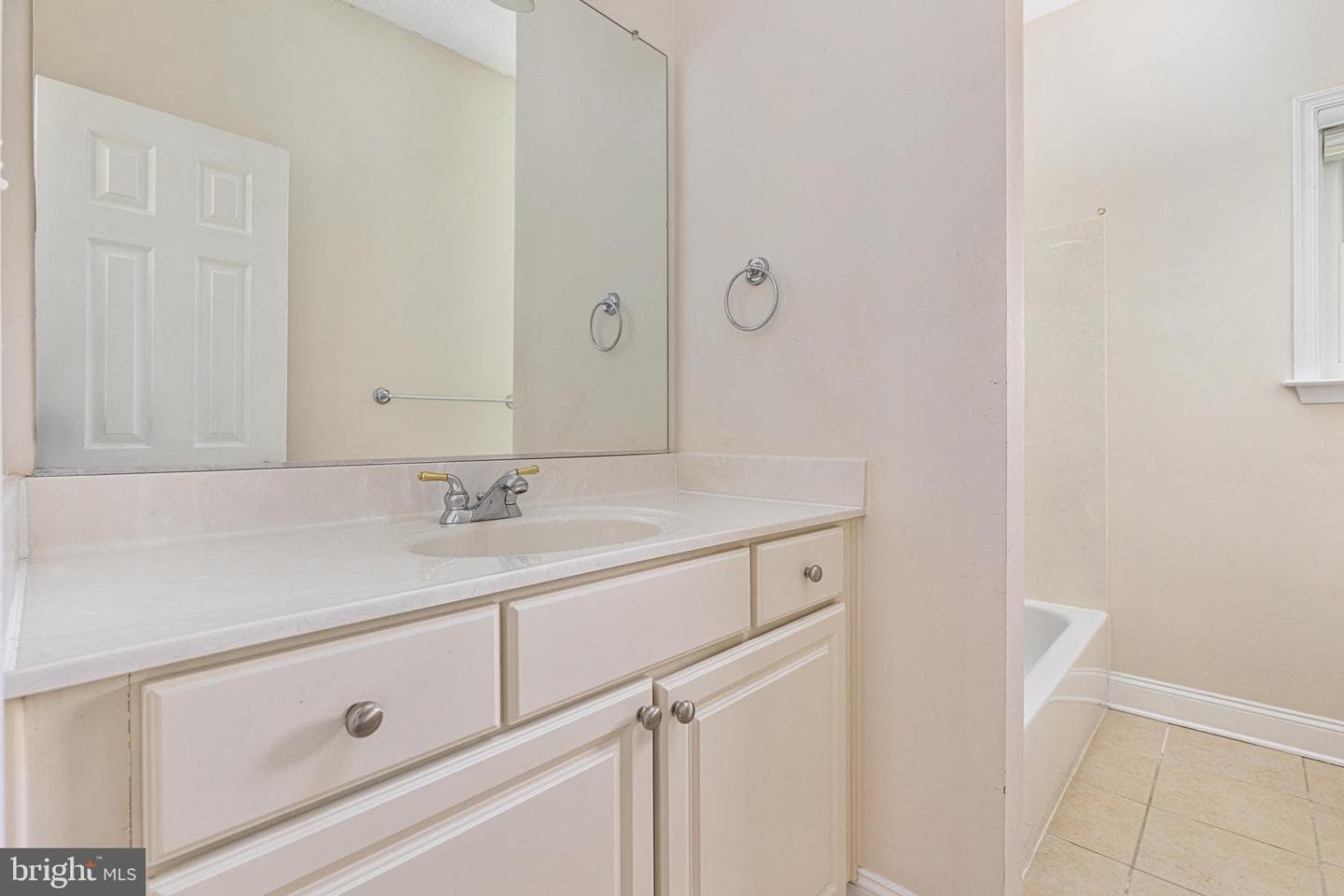 116 Hermitage Boulevard photo 32