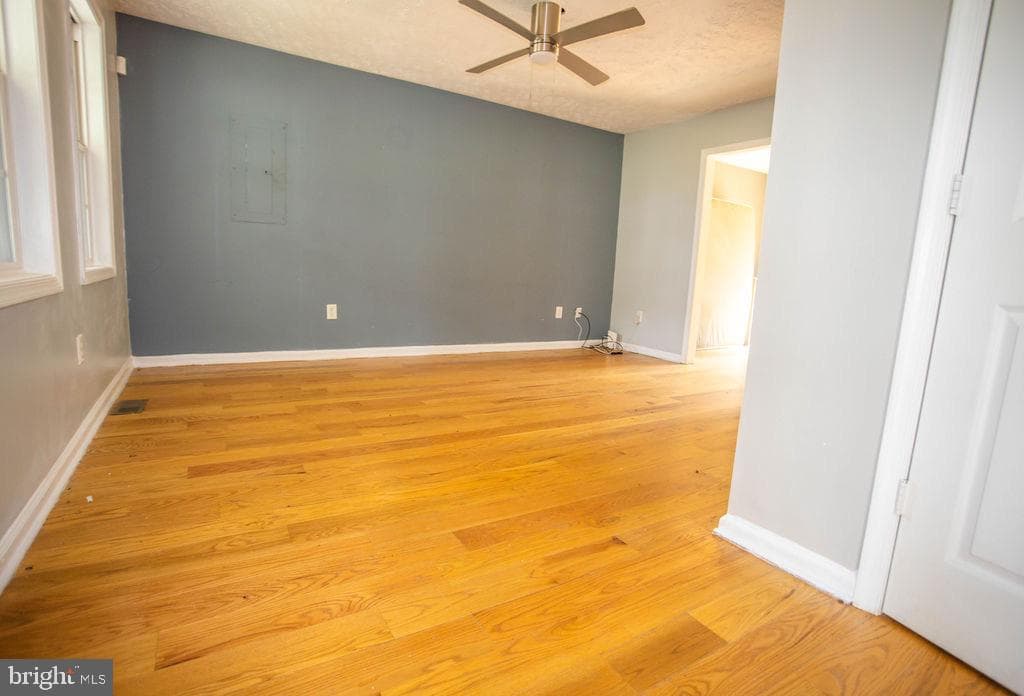 8 Whiting Avenue photo 10