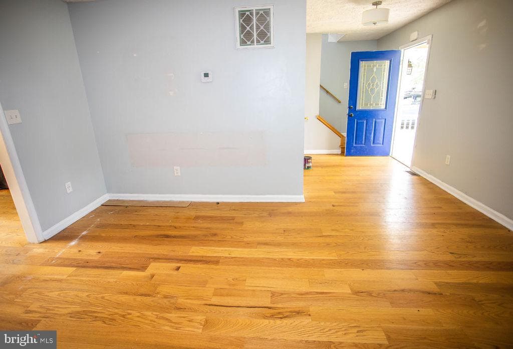 8 Whiting Avenue photo 12
