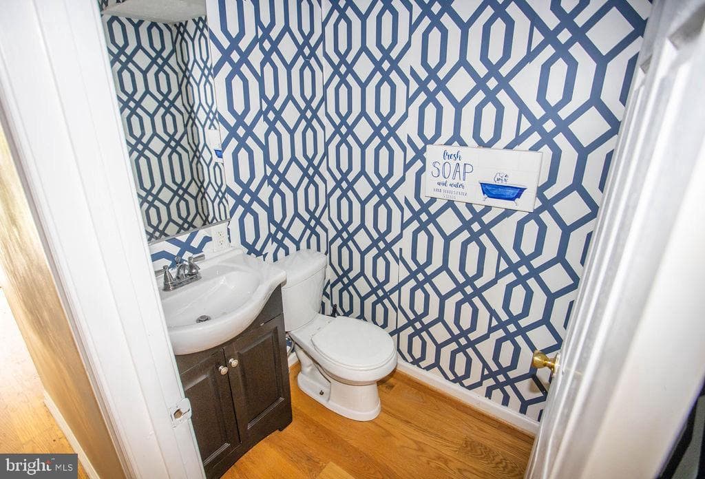 8 Whiting Avenue photo 16