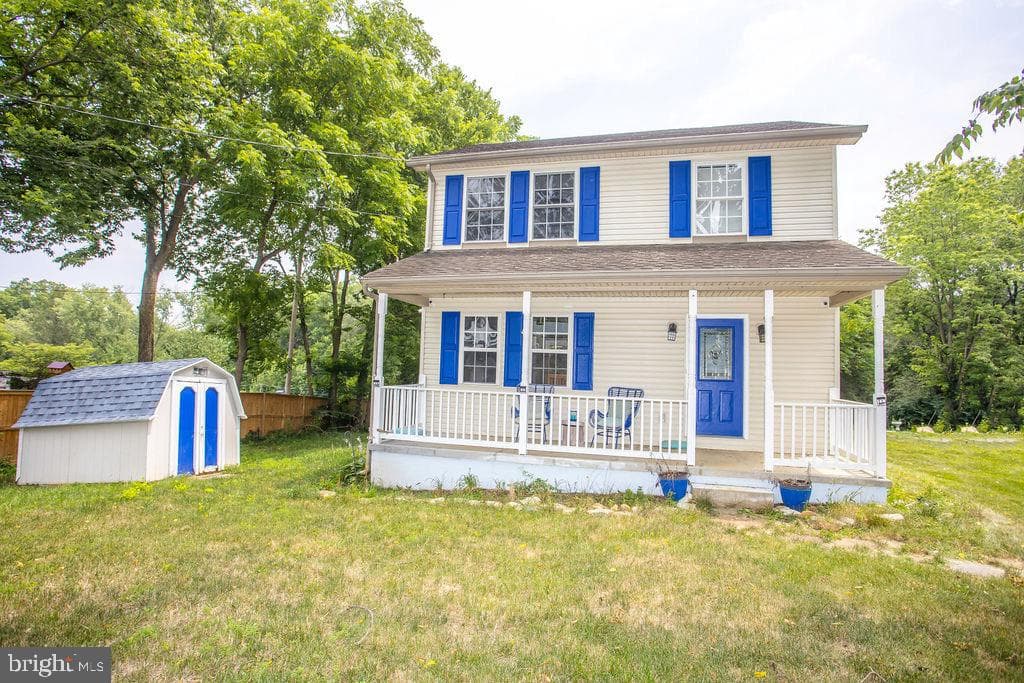 8 Whiting Avenue photo 2