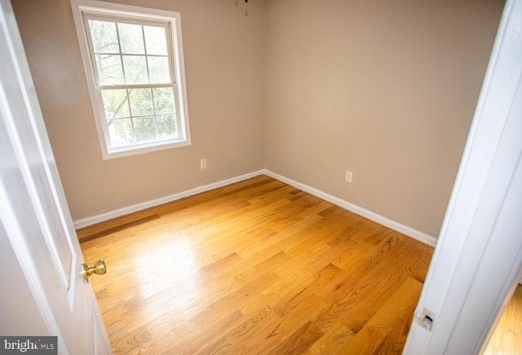 8 Whiting Avenue photo 22