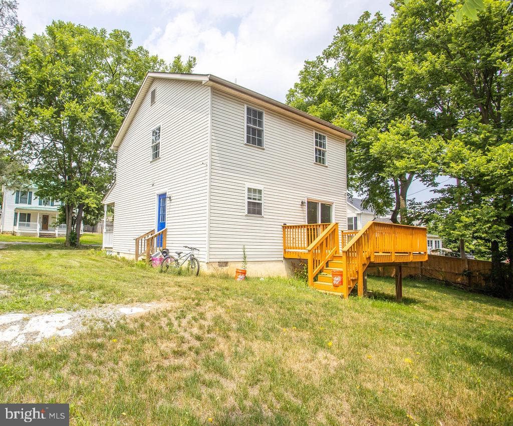 8 Whiting Avenue photo 4