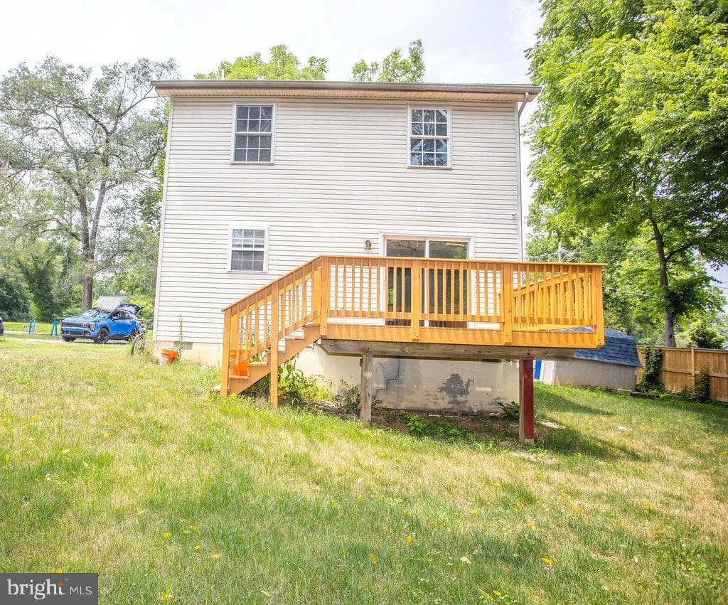 8 Whiting Avenue photo 5