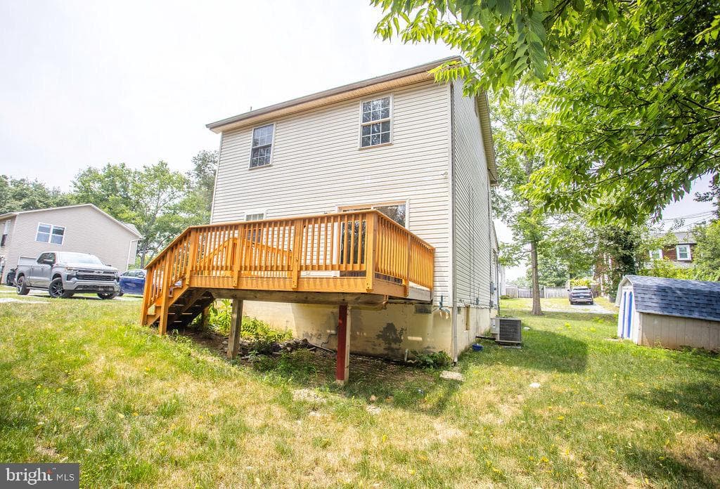 8 Whiting Avenue photo 6