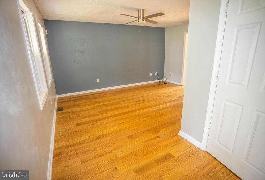 8 Whiting Avenue photo 9