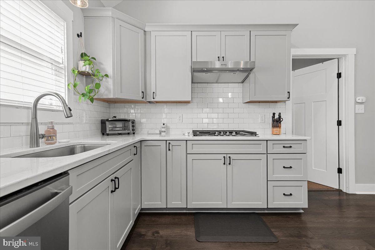 153 Emberly photo 12