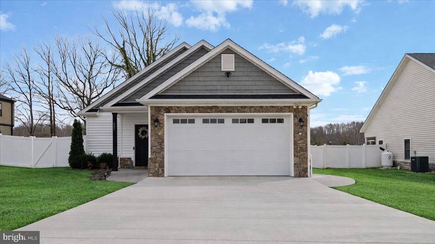 153 Emberly photo 2