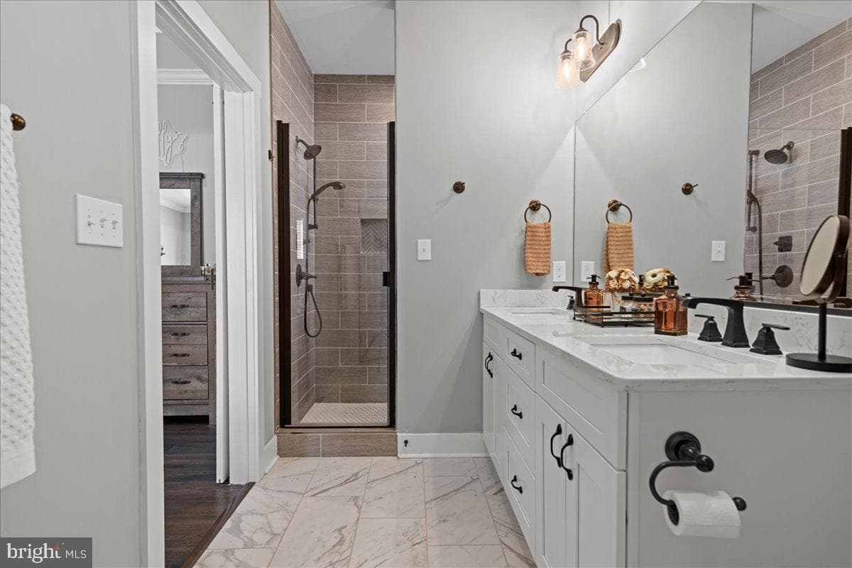 153 Emberly photo 27