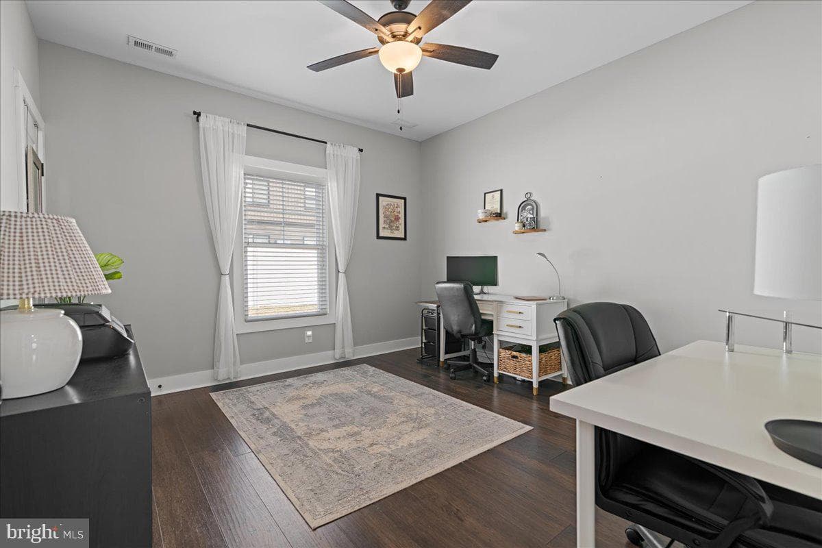 153 Emberly photo 31