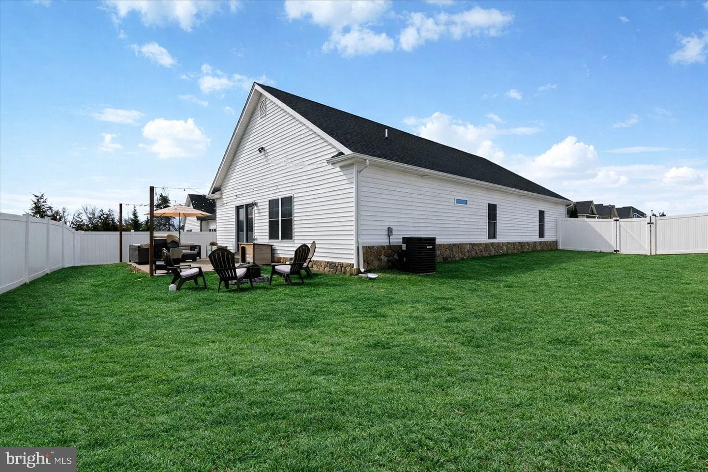 153 Emberly photo 42