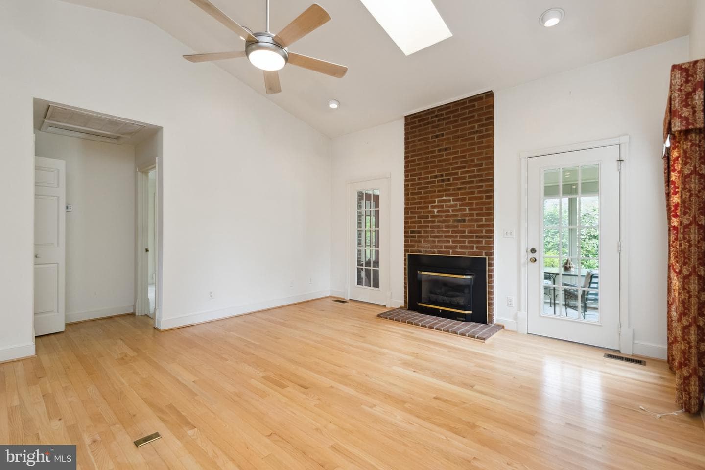 800 Mulberry Lane photo 11