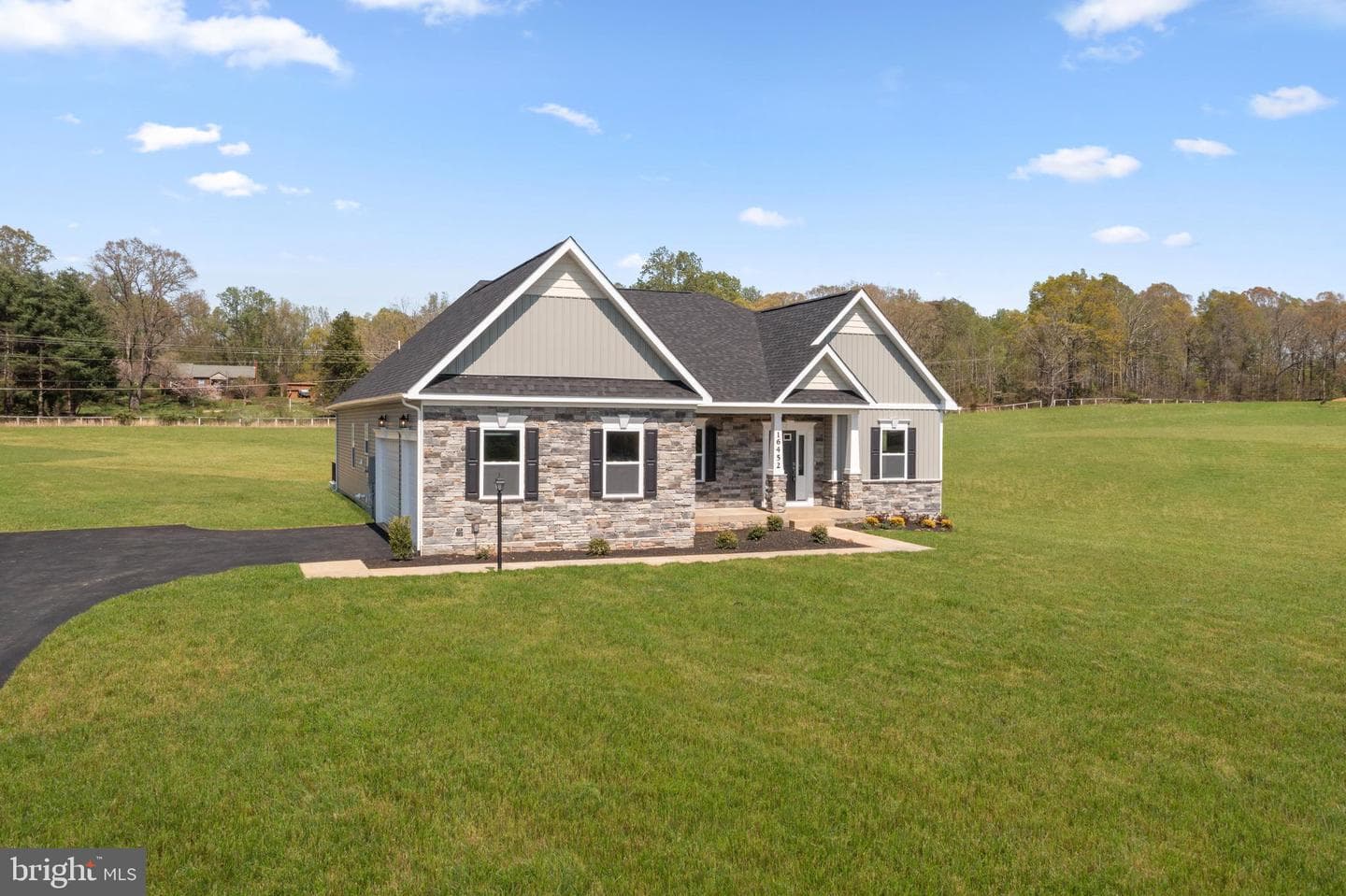 16452 Bobak Road photo 2