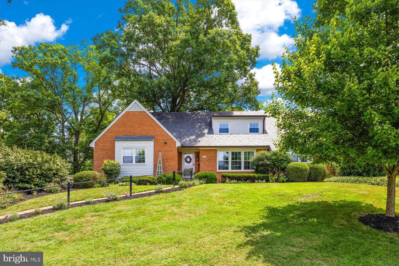 1084 Oaklawn Drive