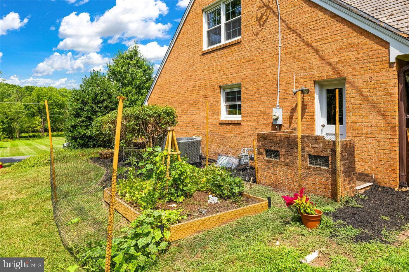 1084 Oaklawn Drive photo 11