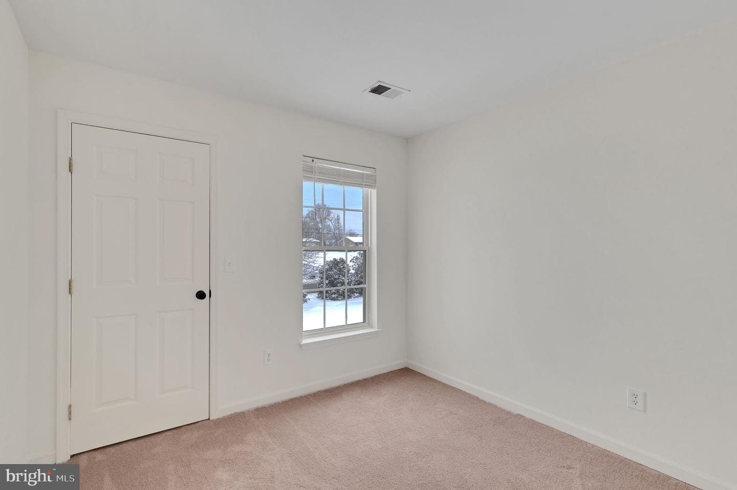 1048 Riverdale Circle photo 17