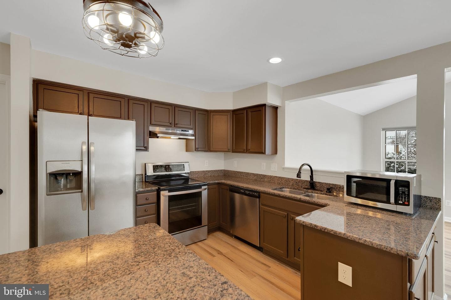 1048 Riverdale Circle photo 3