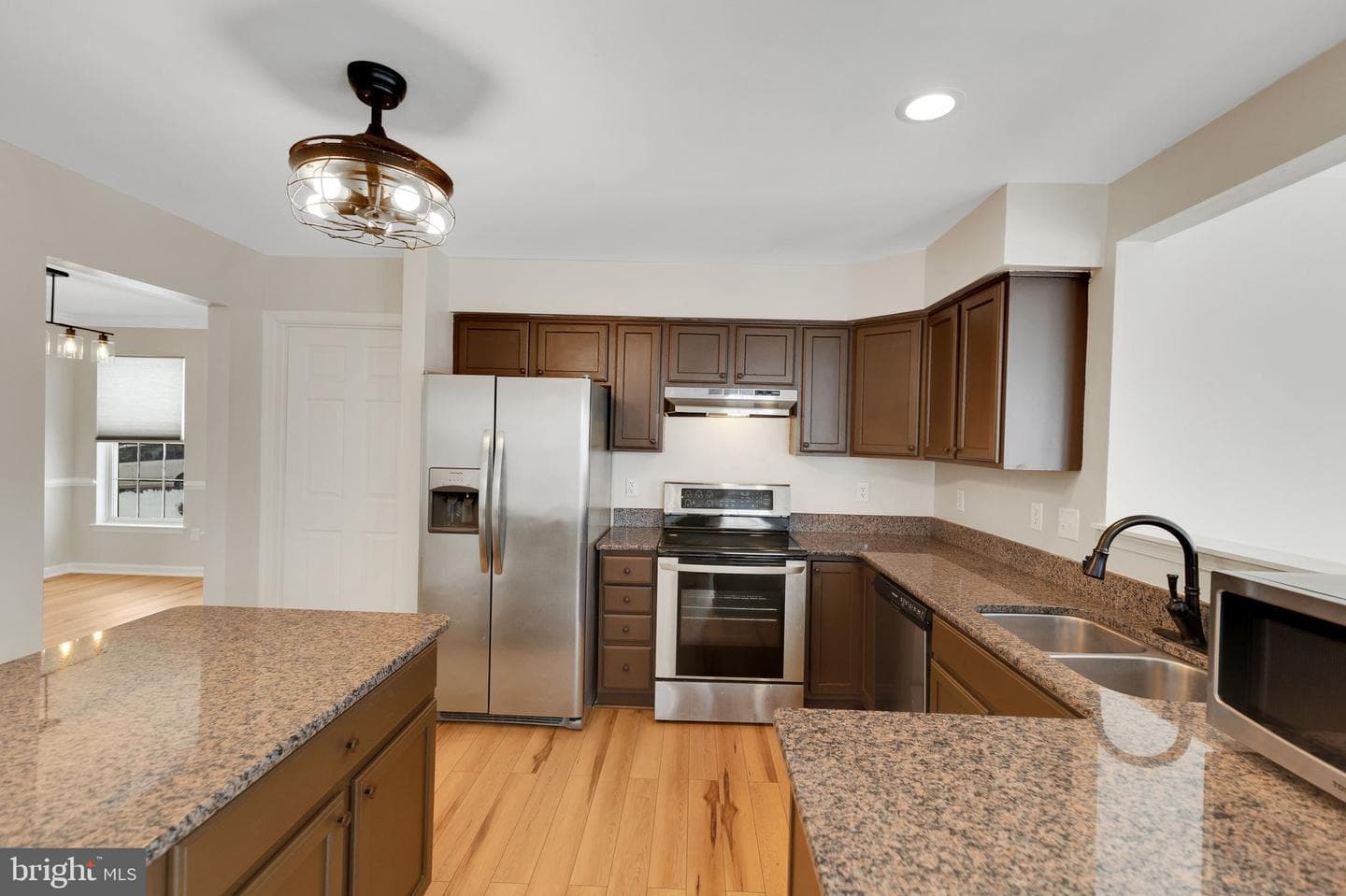 1048 Riverdale Circle photo 6