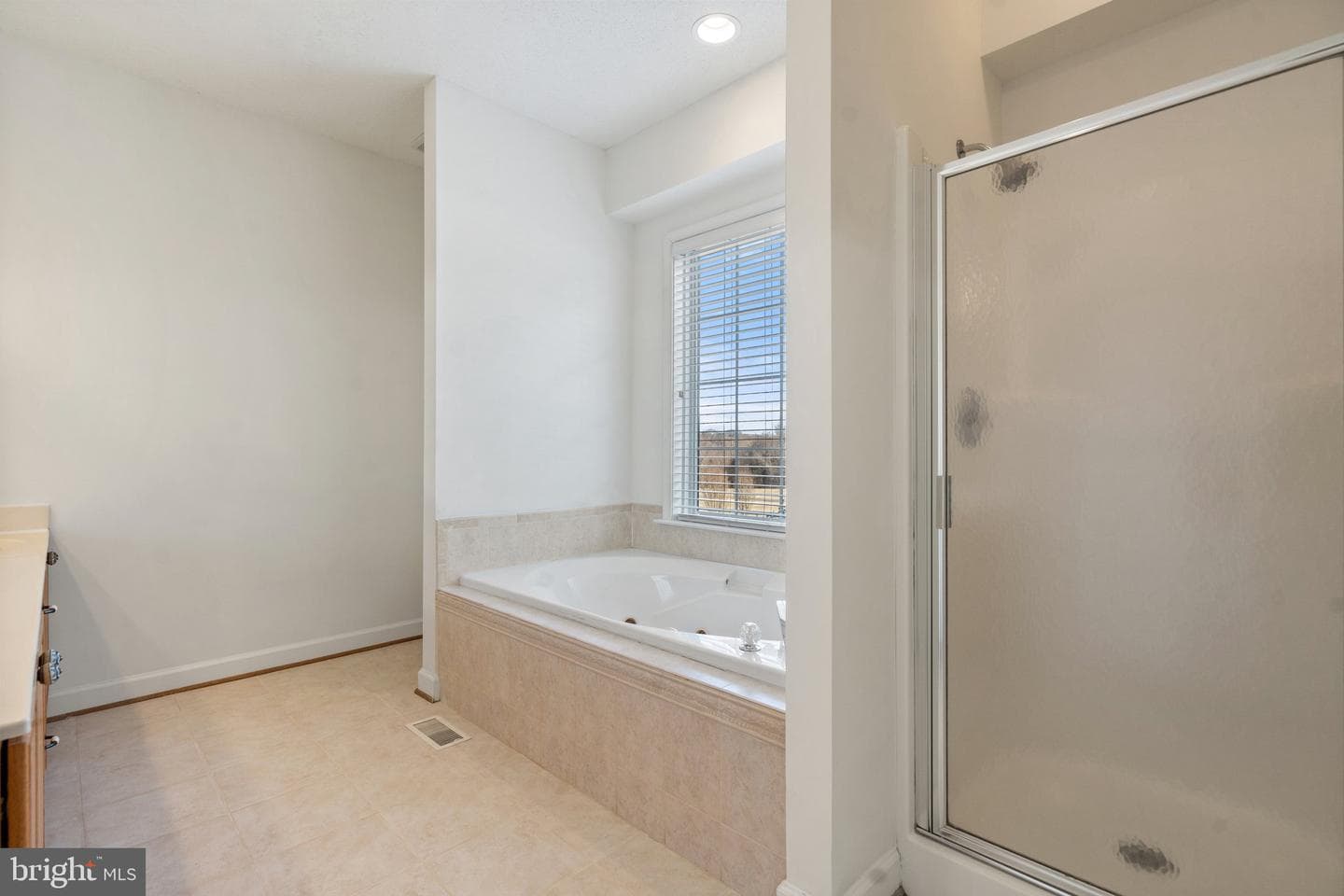 18464 Snaffle Lane photo 38