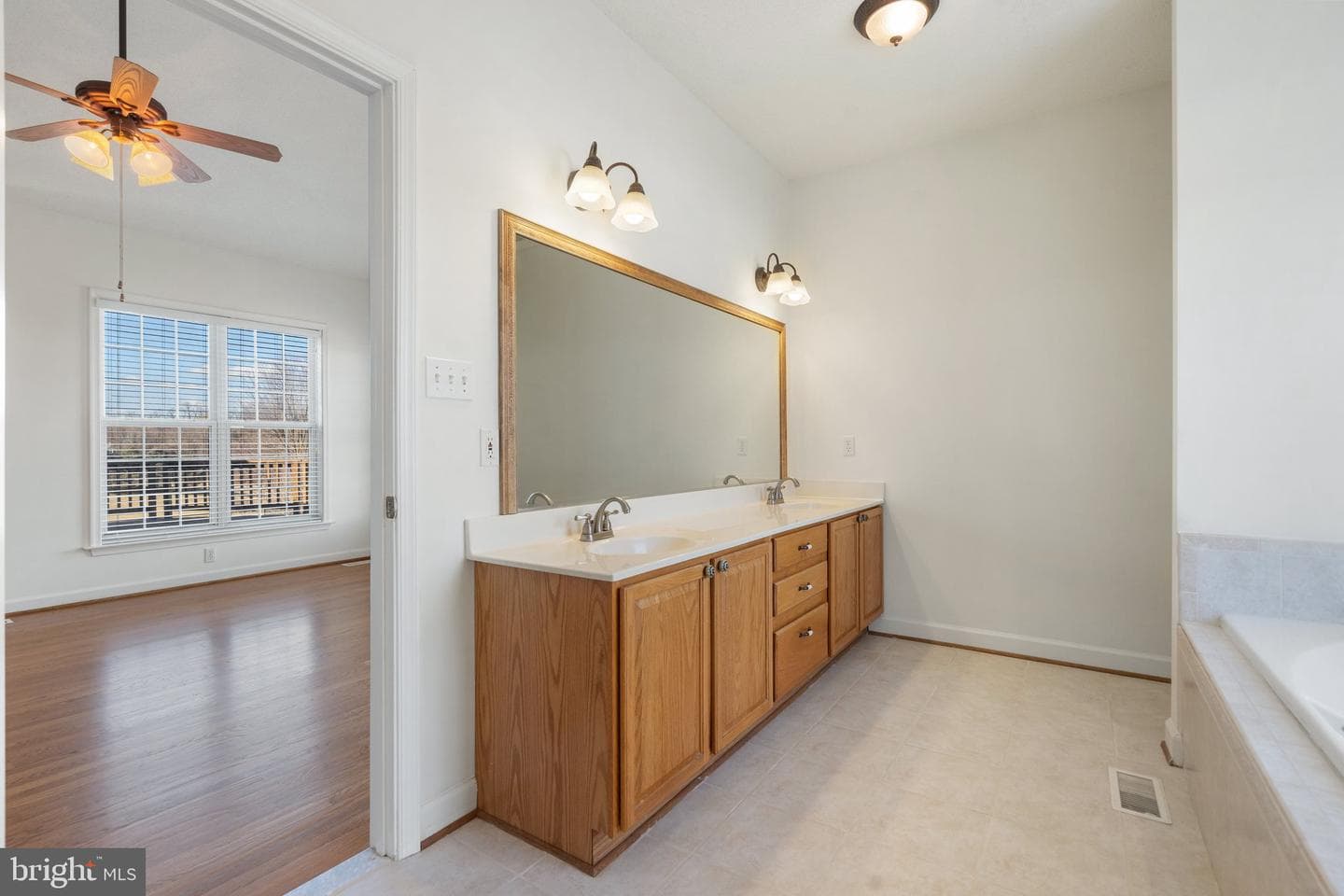 18464 Snaffle Lane photo 39