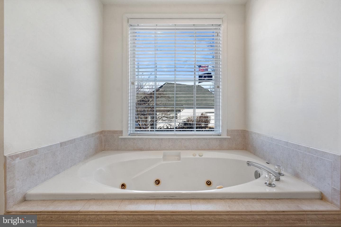 18464 Snaffle Lane photo 40