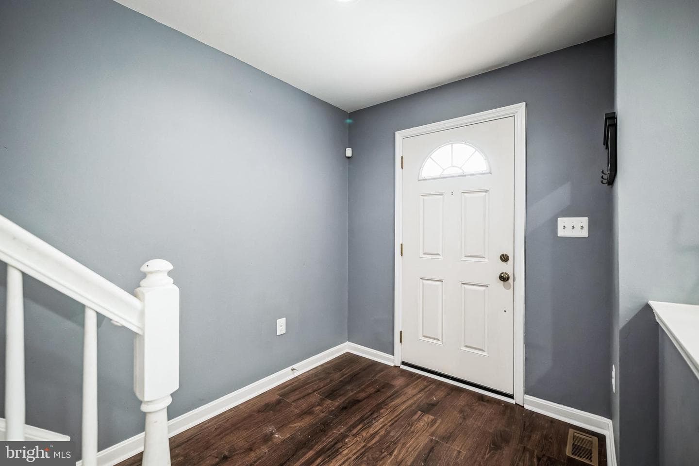 909 Fairtree Lane photo 3