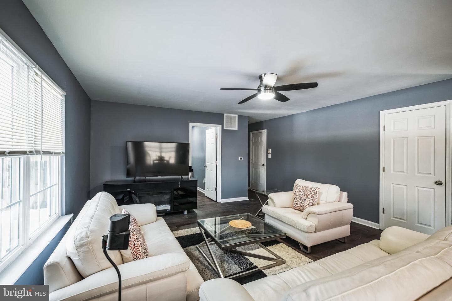 909 Fairtree Lane photo 4