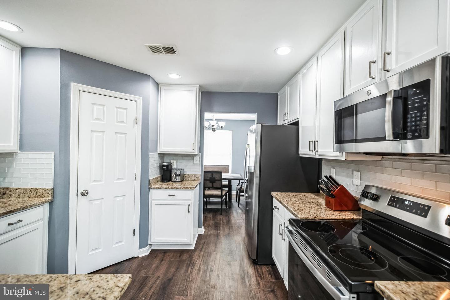 909 Fairtree Lane photo 7
