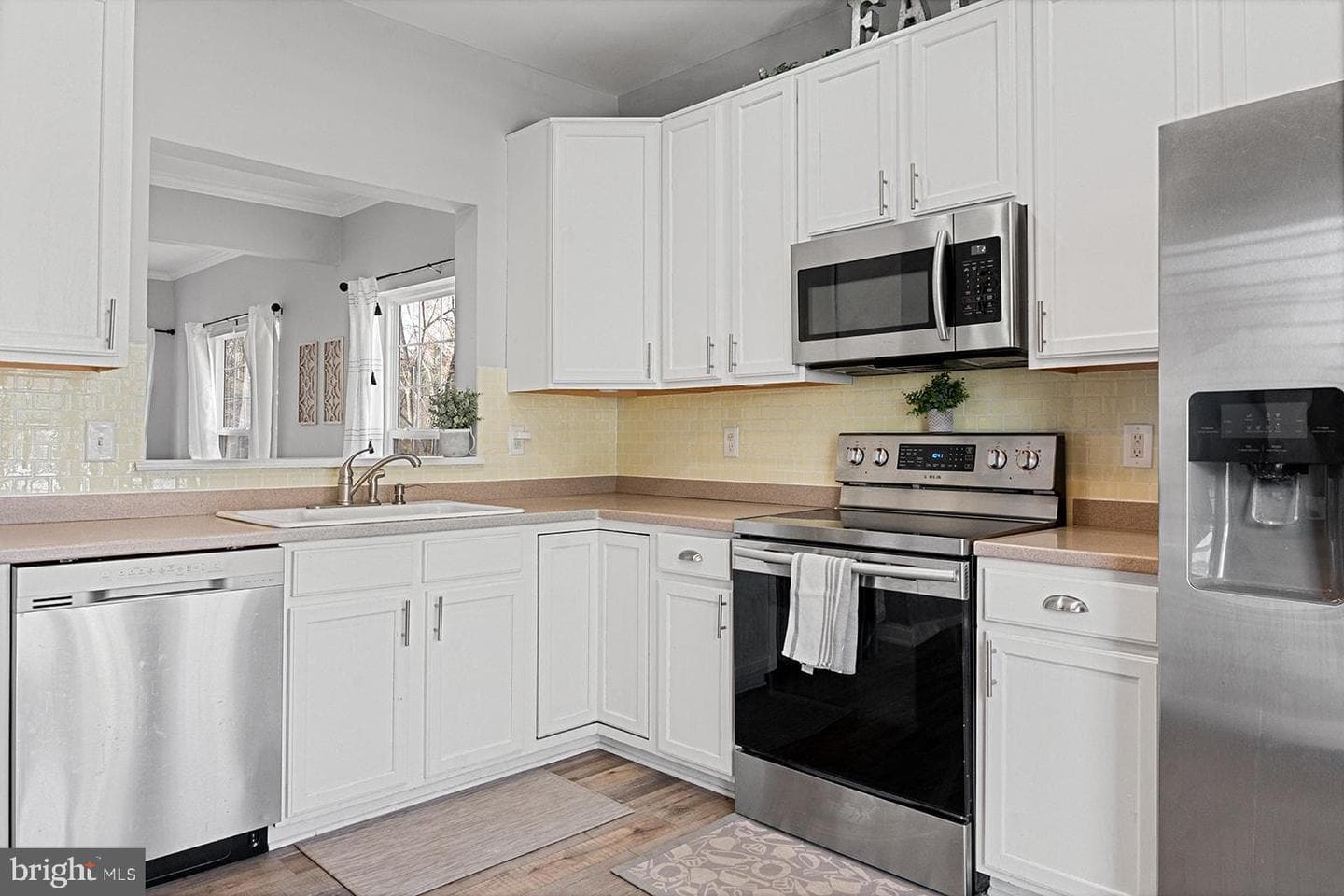 355 Snyder Lane photo 5